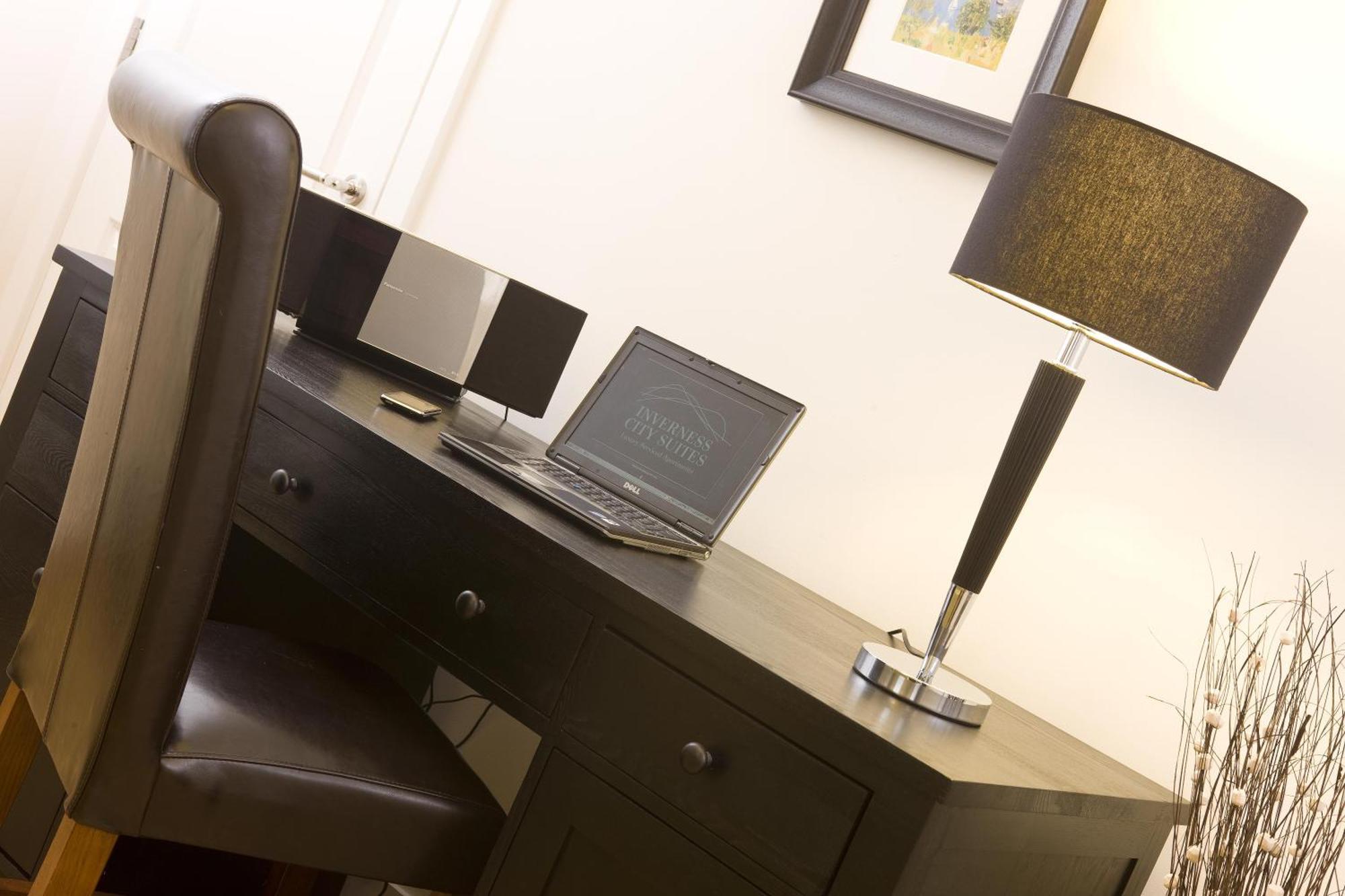 Inverness City Suites Exteriör bild